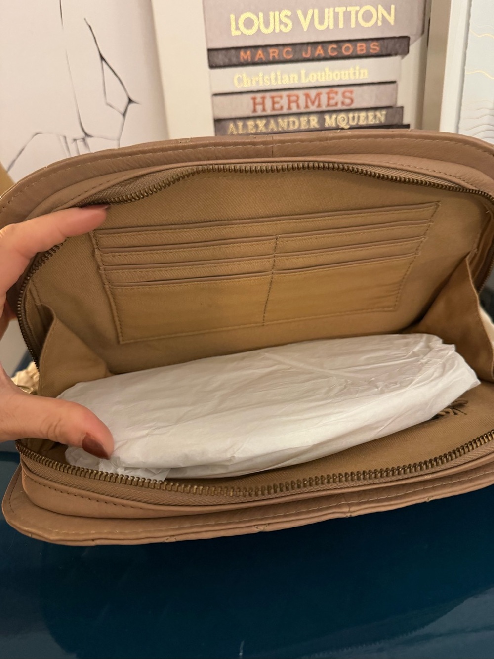 Hobo International Cole Quilted Large Clutch, taupe, NWT and dust bag - Picture 3 of 5